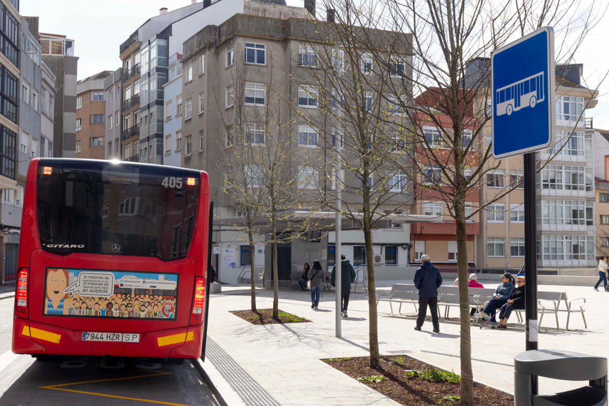 Nova parada de bus do Mercado de Monte Alto.