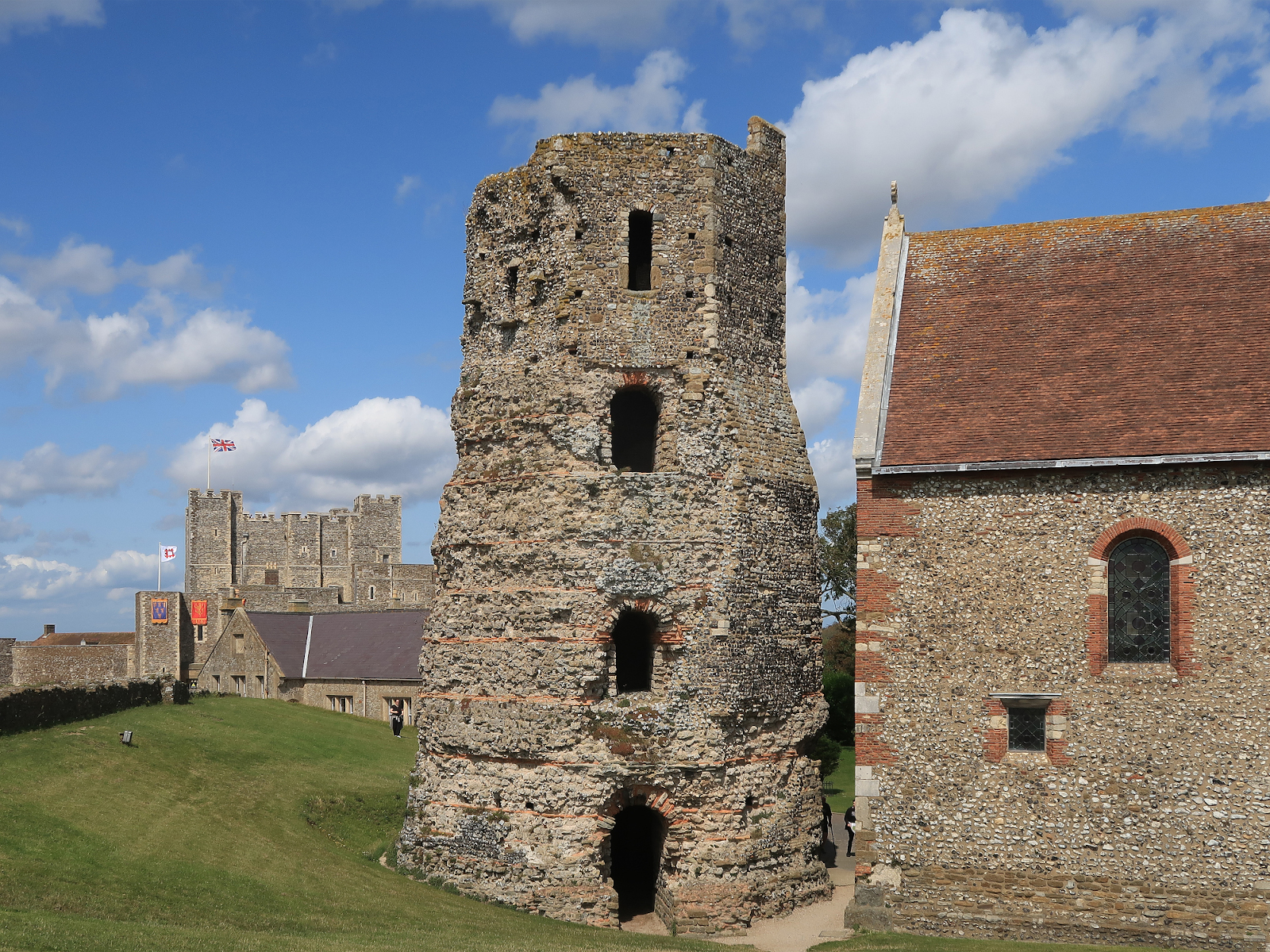 Restos do Faro de Dover convertidos en campanario da Igrexa de St. Mary